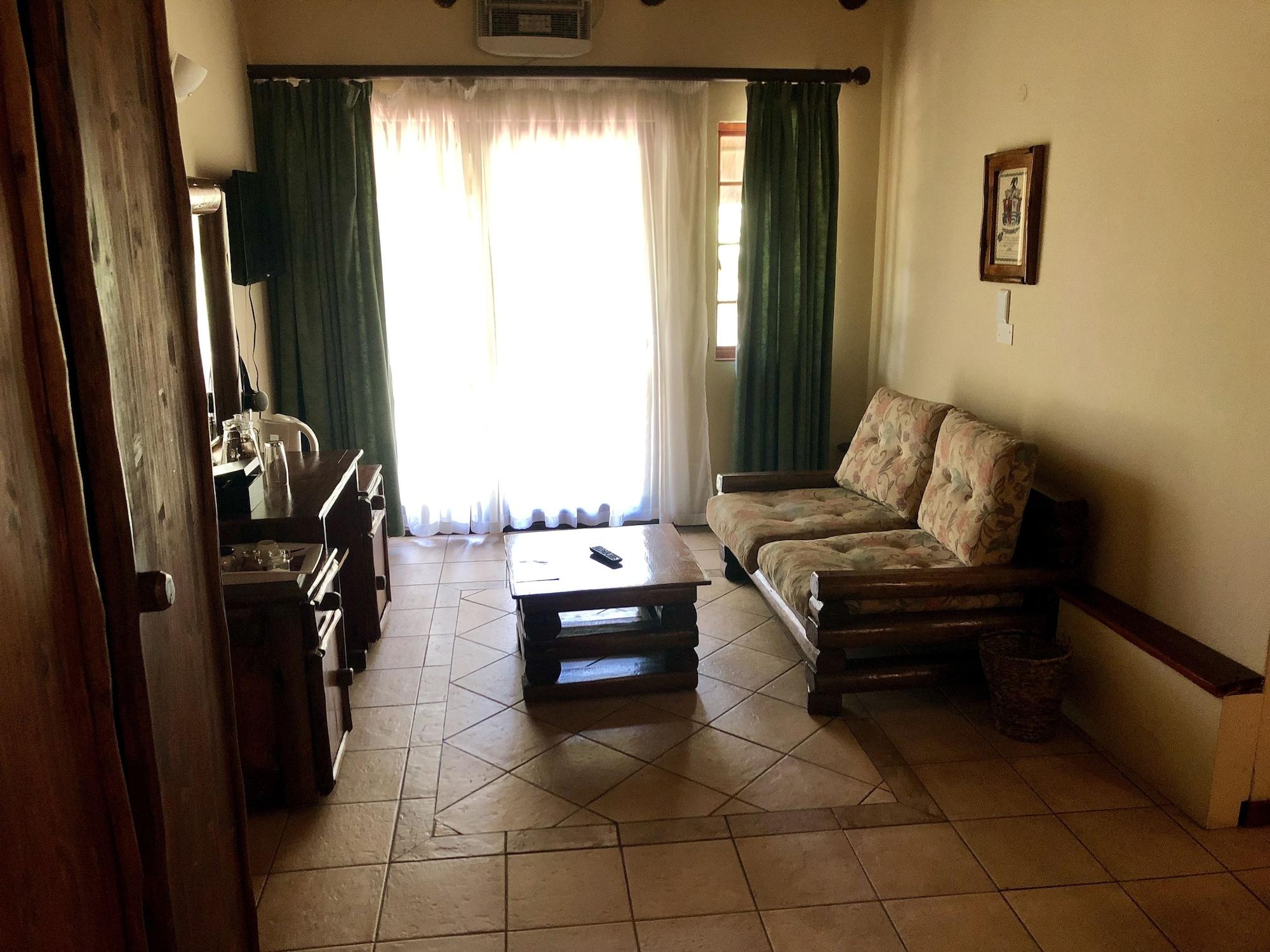 Valverde Country Hotel Lanseria Exterior photo