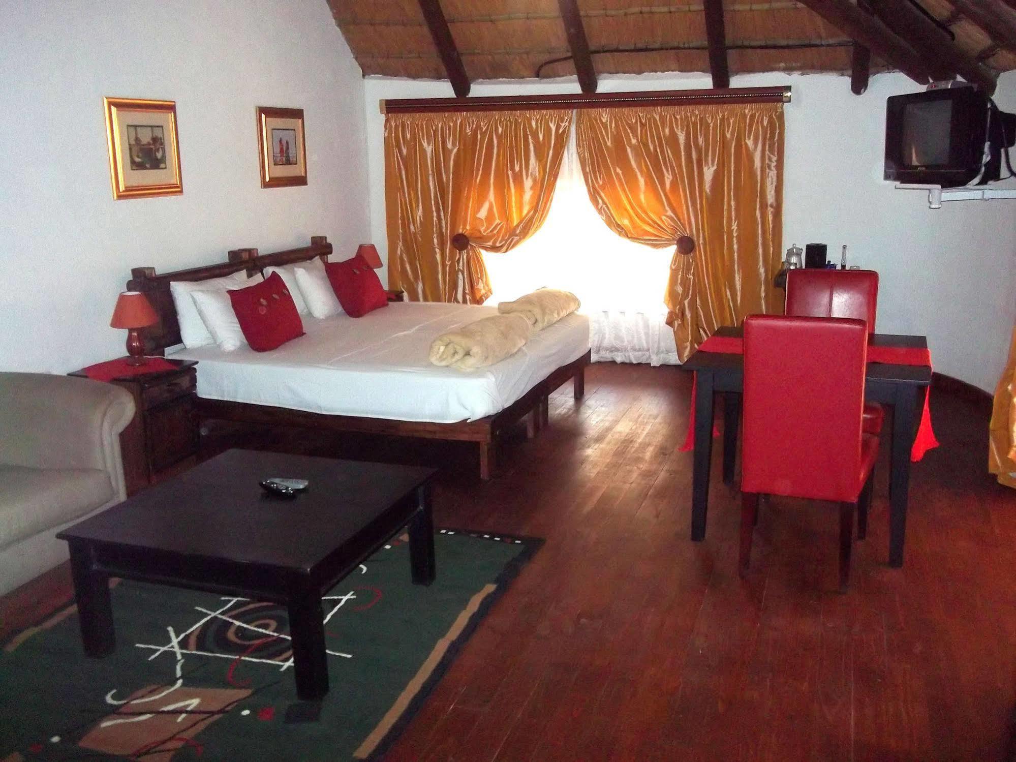 Valverde Country Hotel Lanseria Exterior photo